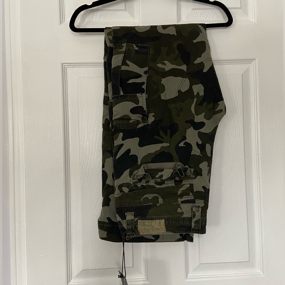 BNWT Men’s Camo Cargo Pants (34)